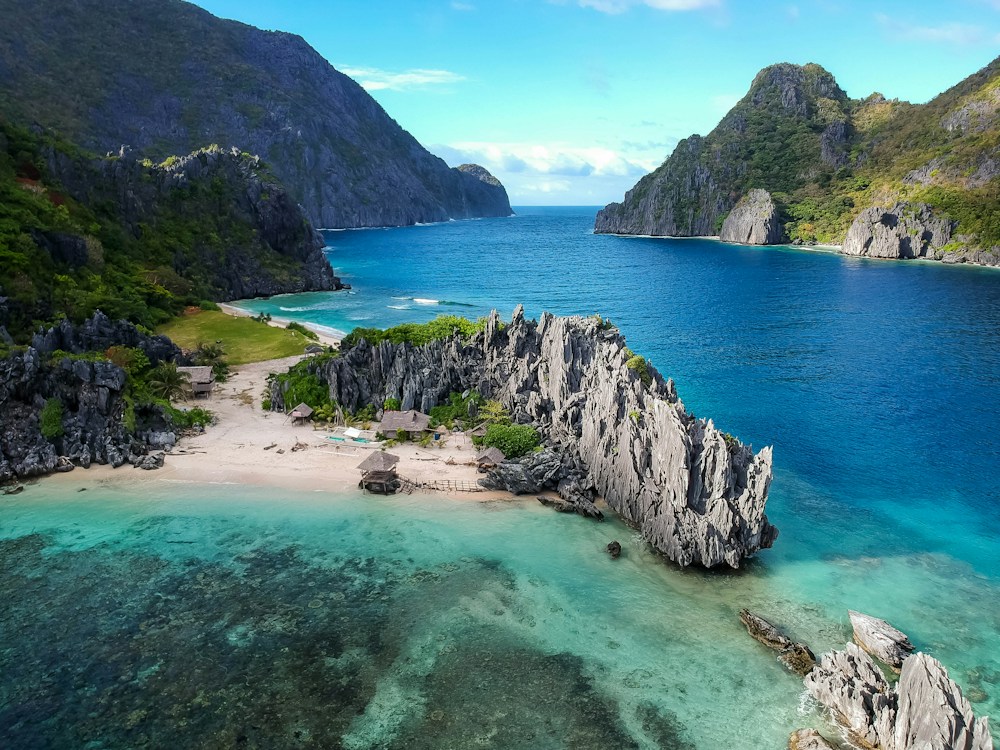 Aktivitas pantai di pulau sekitar Batam